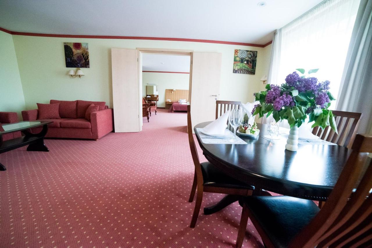 Hotel Tigra Приекули Экстерьер фото