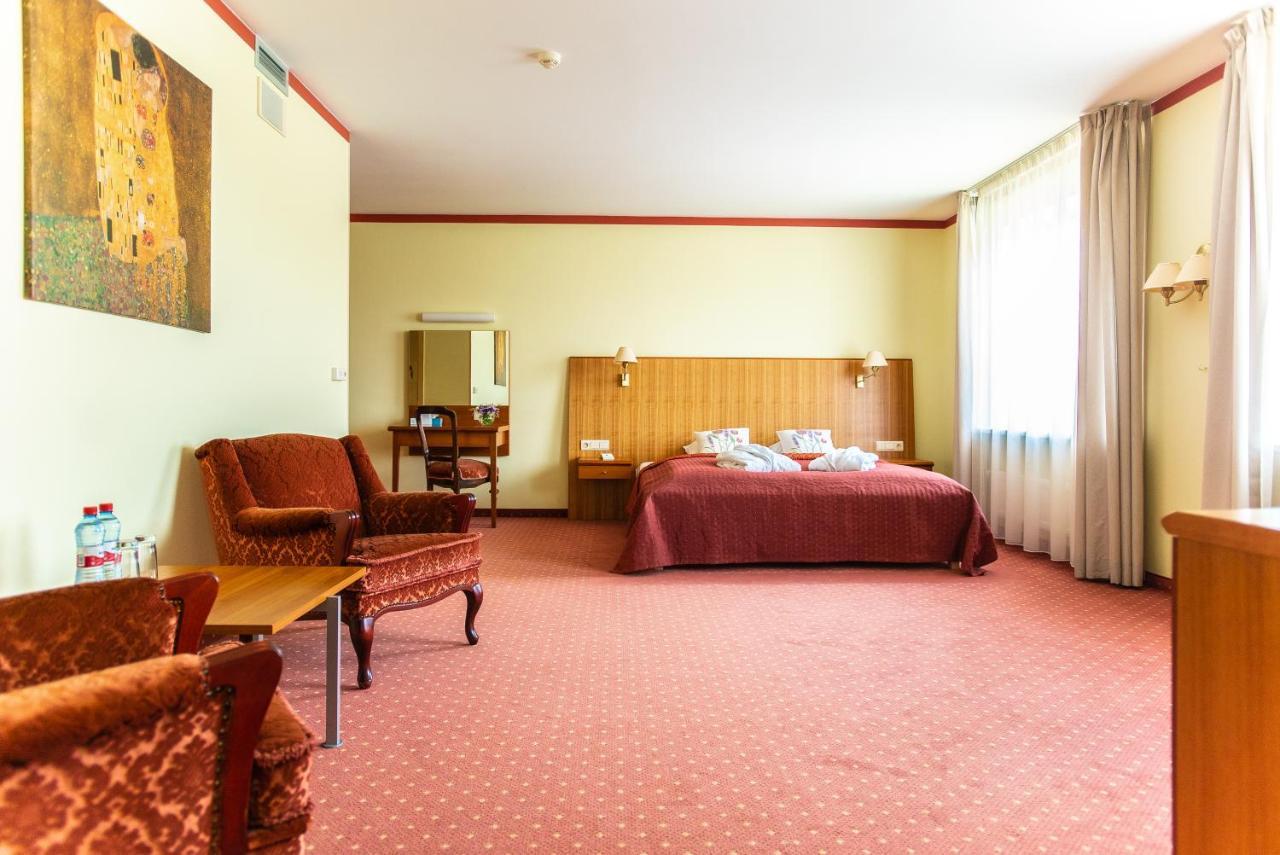 Hotel Tigra Приекули Экстерьер фото