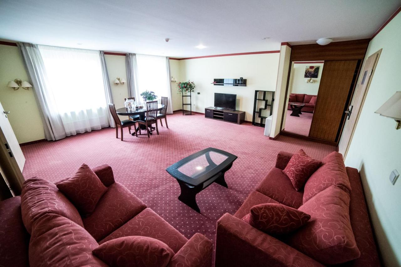 Hotel Tigra Приекули Экстерьер фото