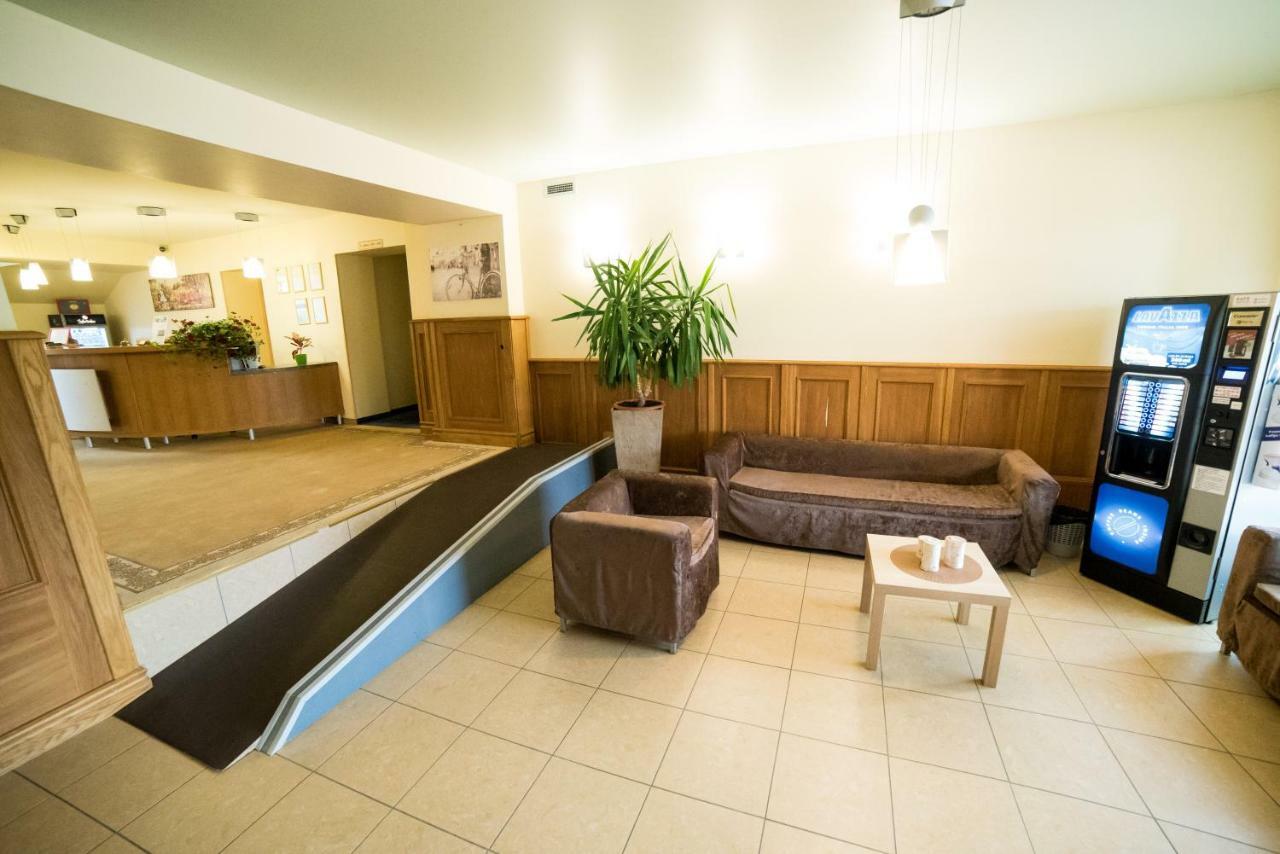Hotel Tigra Приекули Экстерьер фото