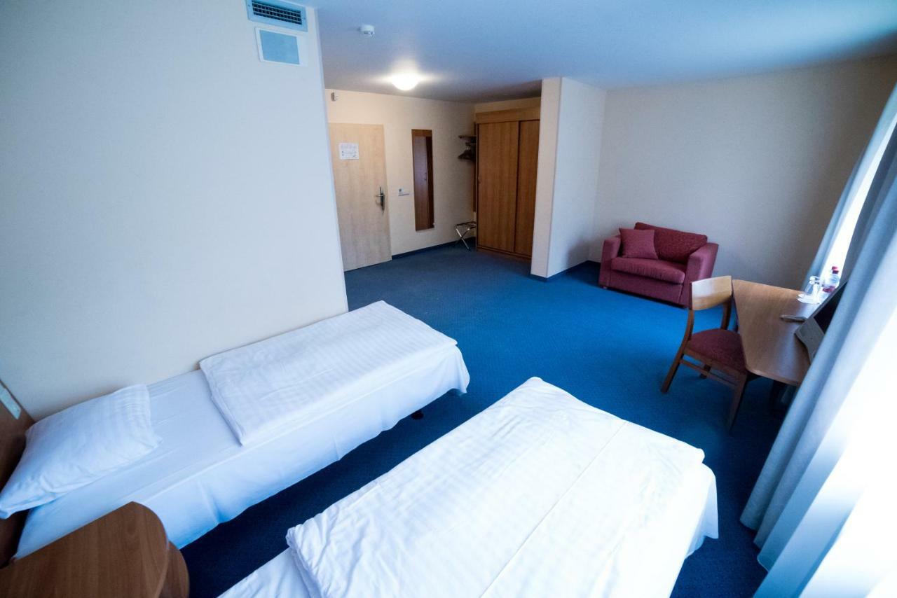 Hotel Tigra Приекули Экстерьер фото