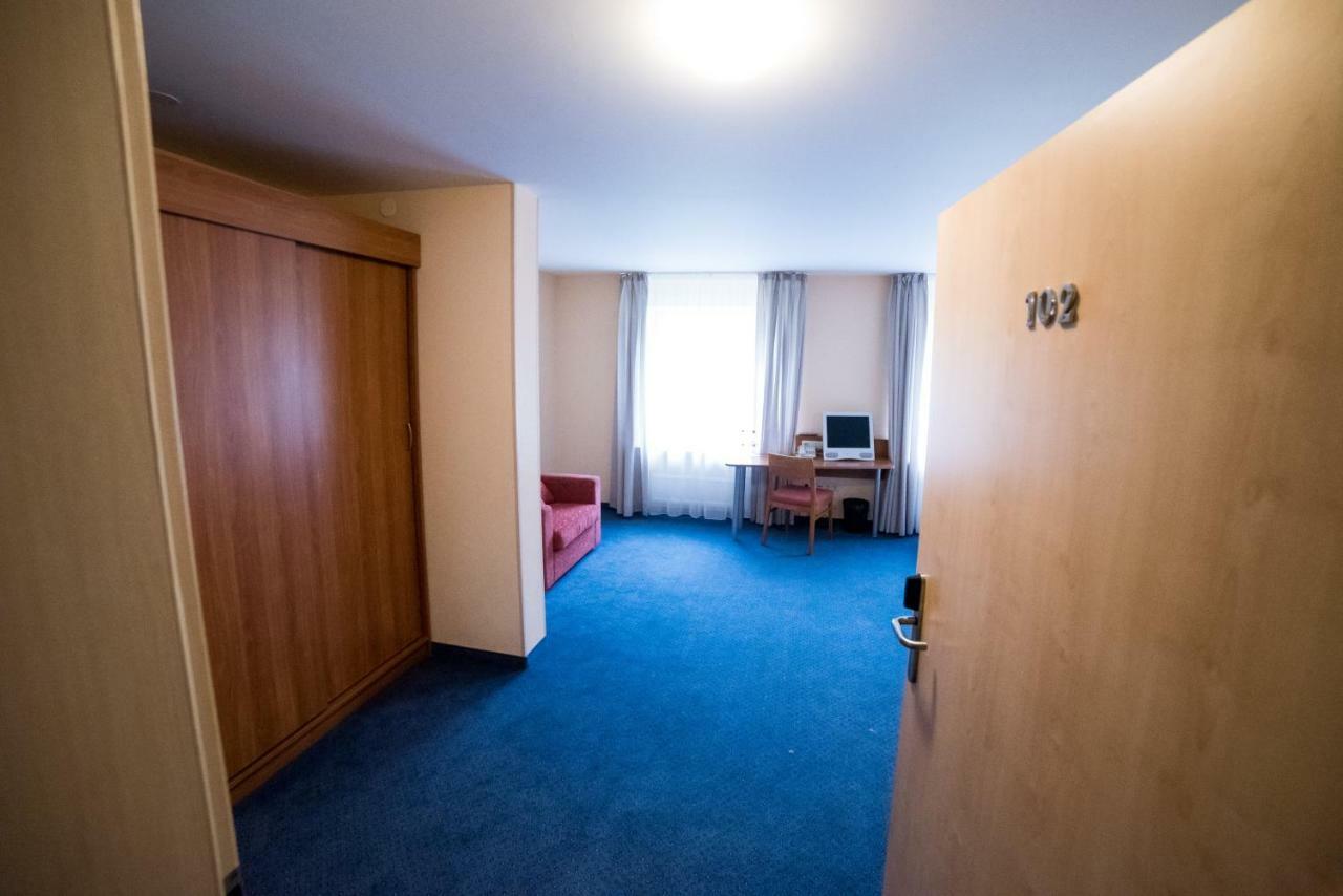 Hotel Tigra Приекули Экстерьер фото