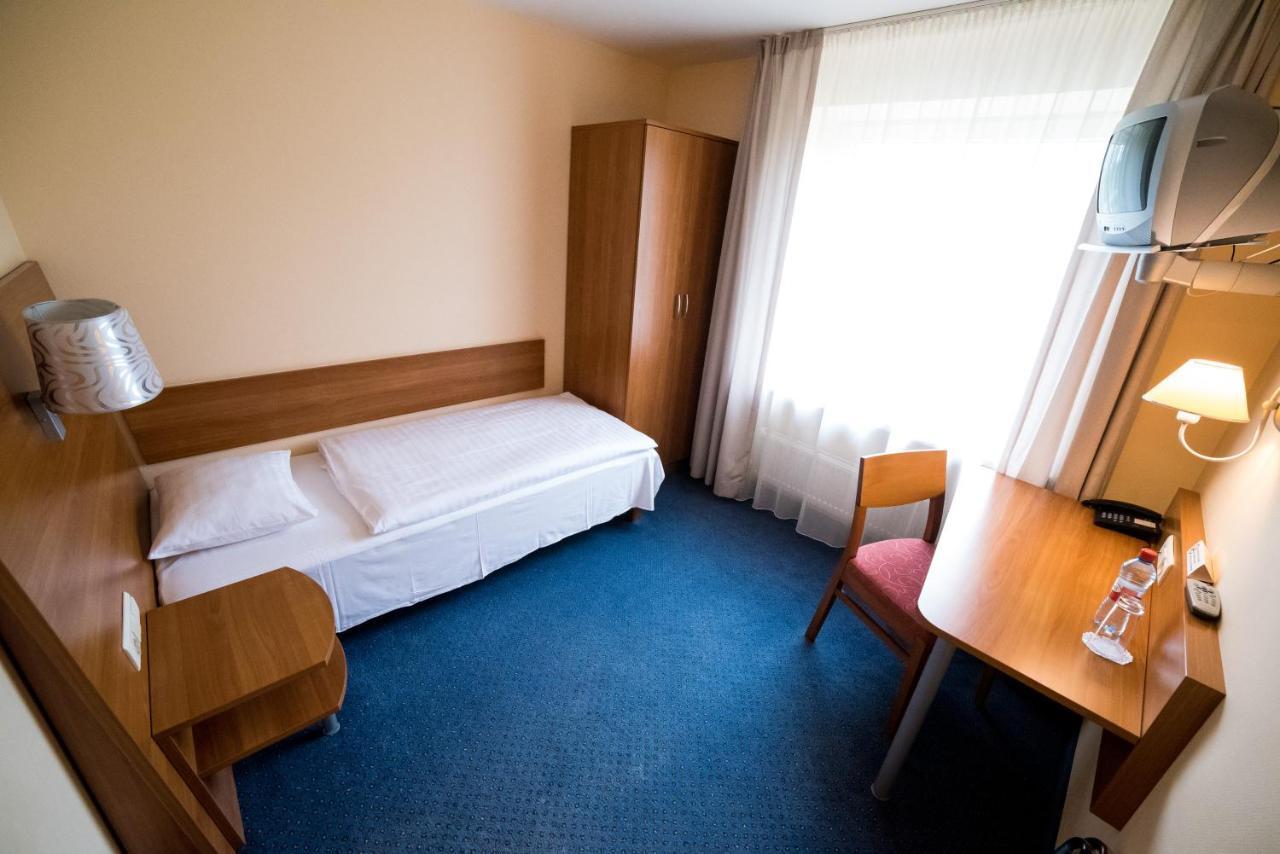 Hotel Tigra Приекули Экстерьер фото