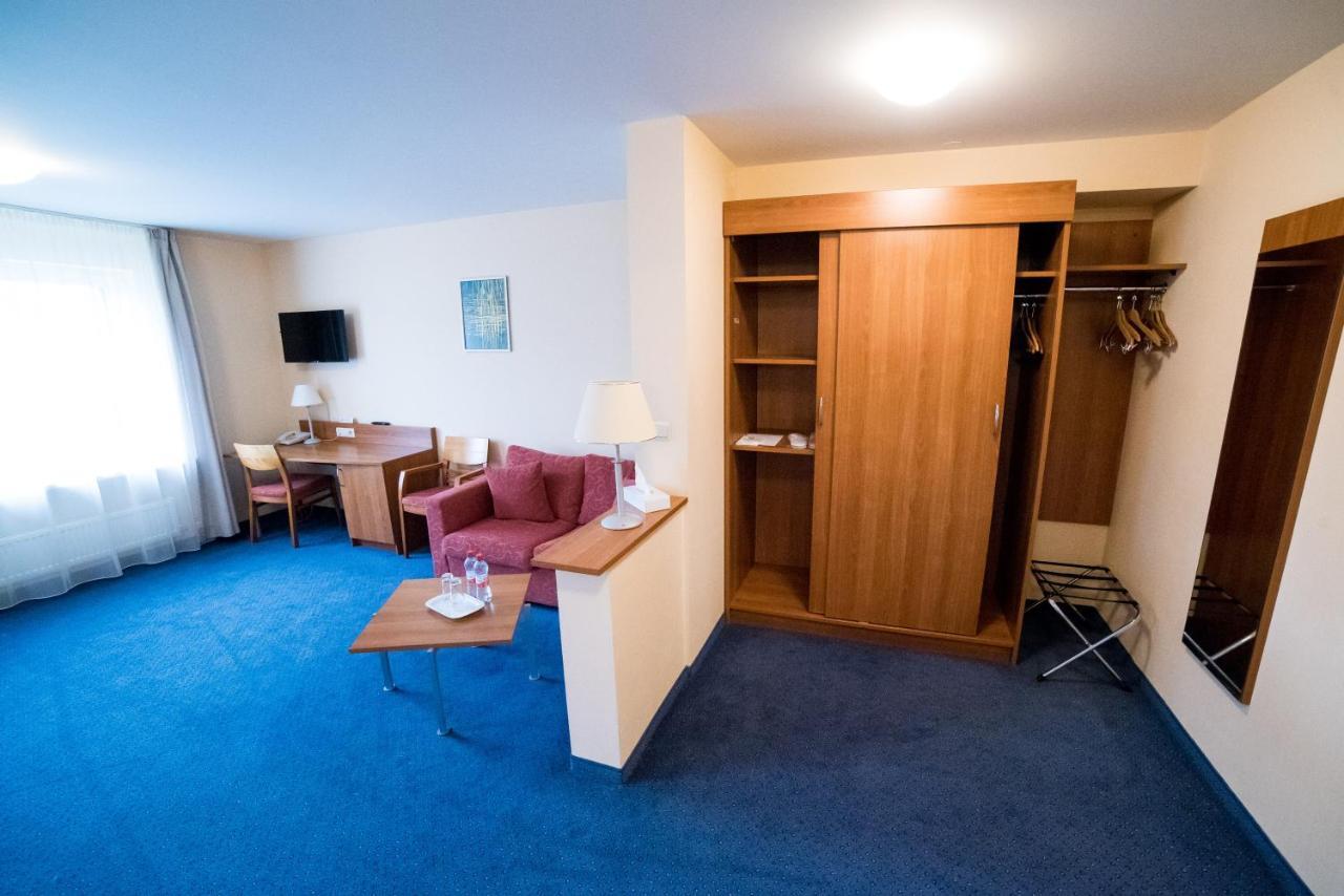 Hotel Tigra Приекули Экстерьер фото