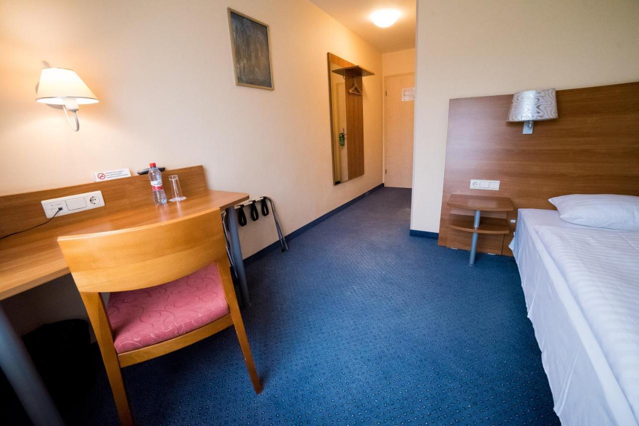 Hotel Tigra Приекули Экстерьер фото
