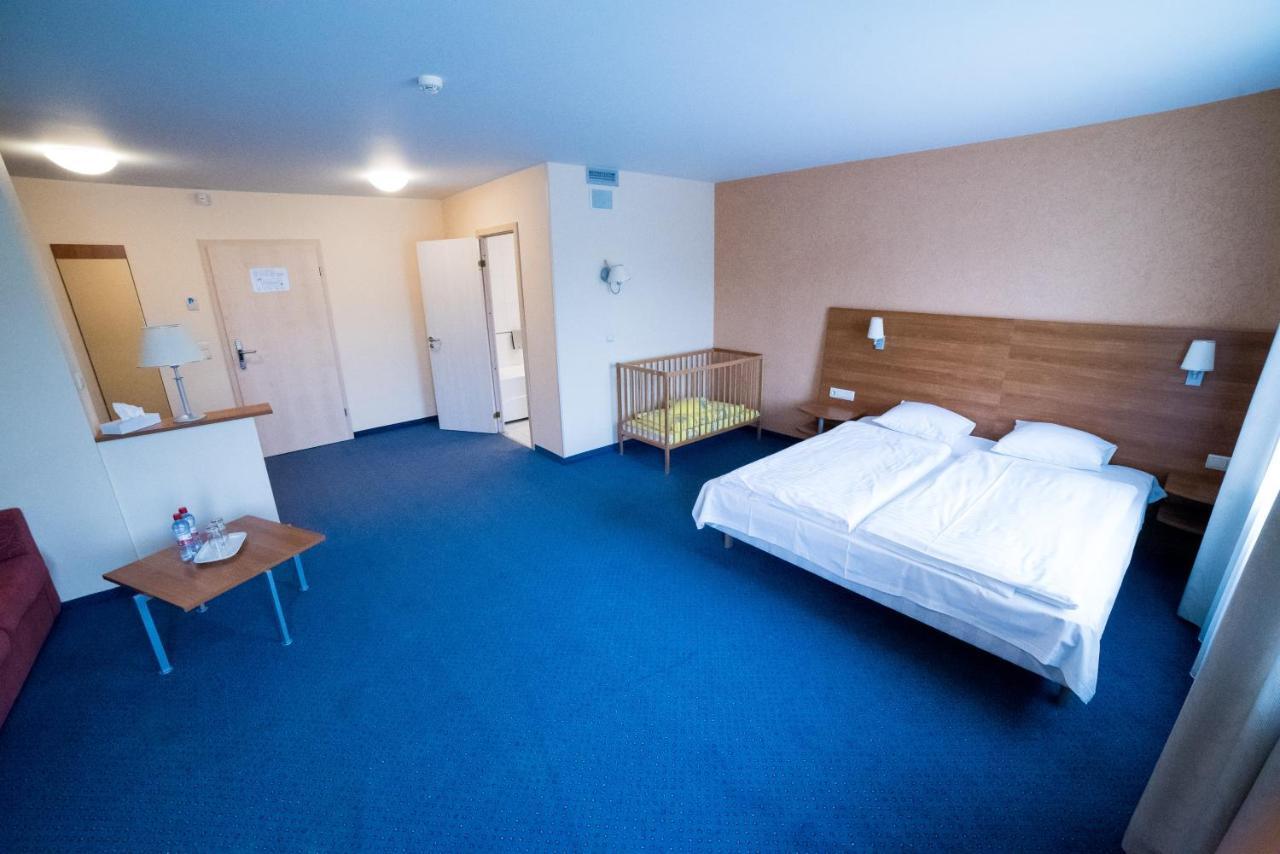 Hotel Tigra Приекули Экстерьер фото